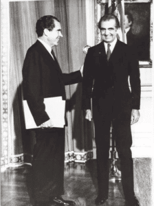 Dr. Amir Aslan Afshar tillsammans med USAs president, Richard Nixon.